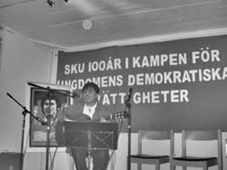 En av kv&auml;llens trubadurer