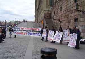 Protester mot Carl Bilht