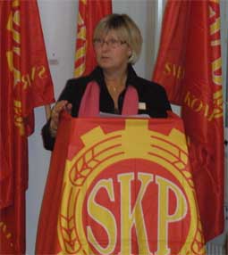 Barbara Hagel i talarstolen